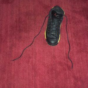 Jordan 13 Retro Yellow And Black